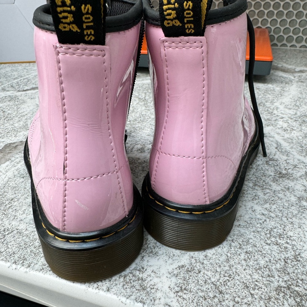 Kids doc marten candy pink patent